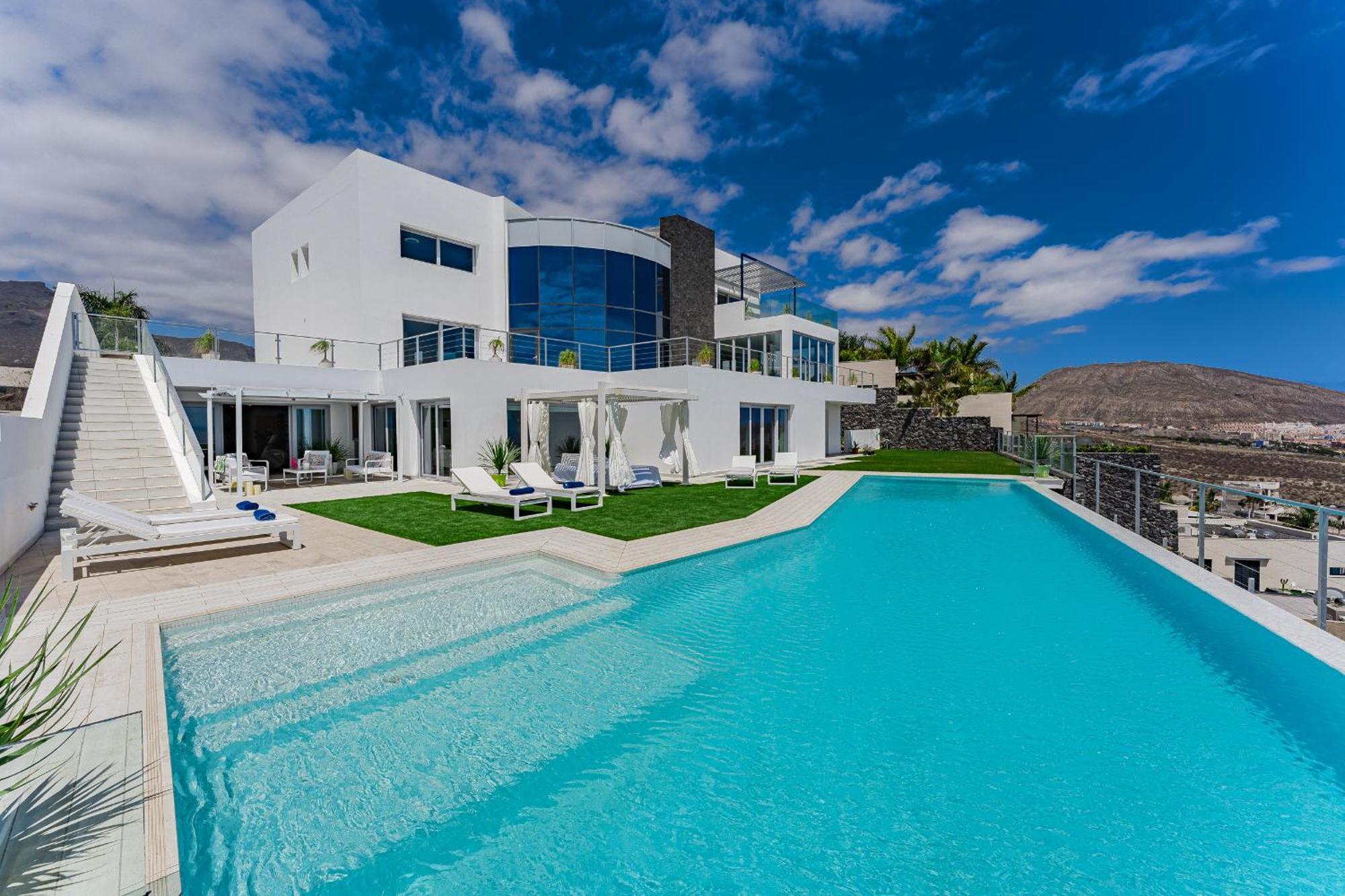 Villa The Eagles Адехе Екстериор снимка